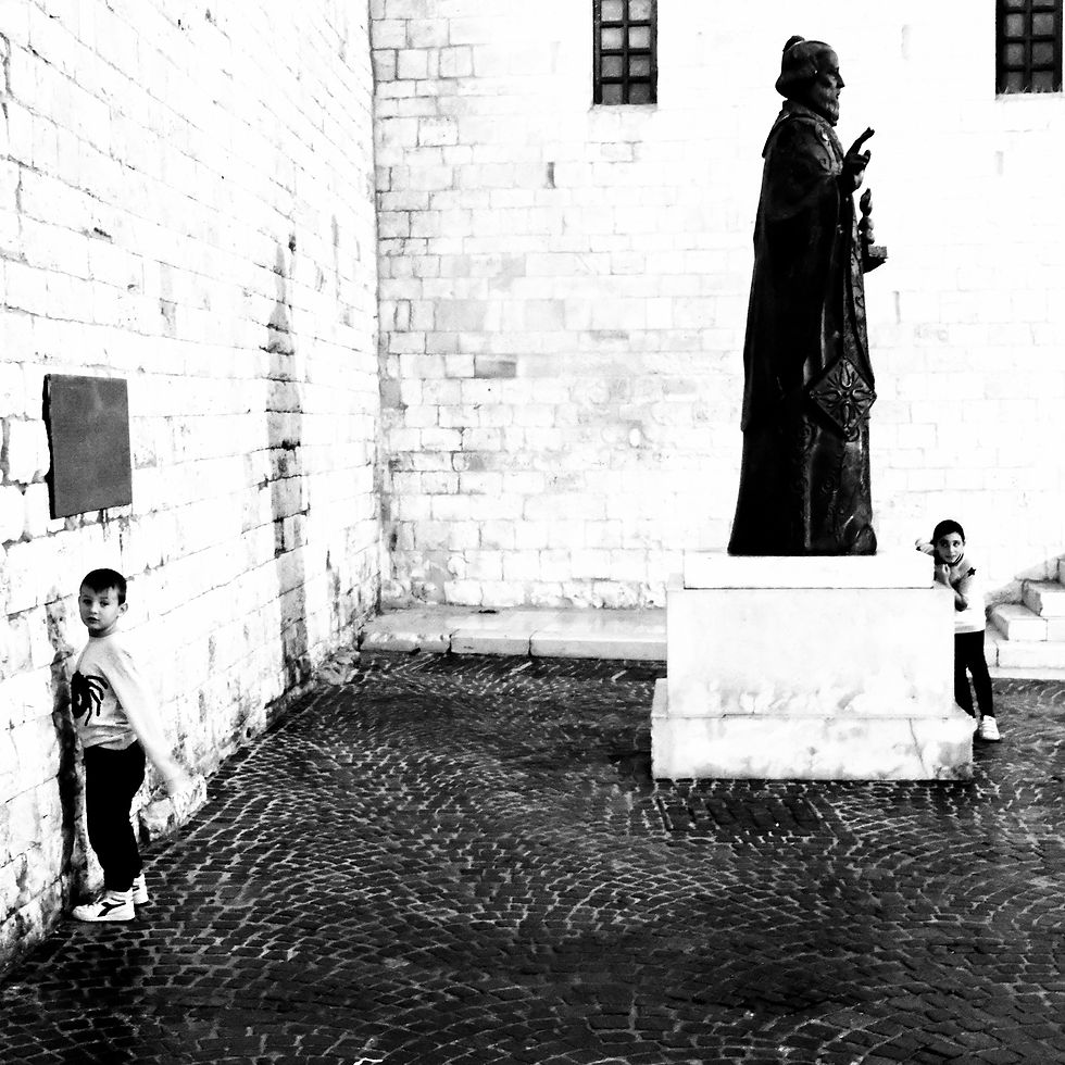 Cache cache, Bari, Italie