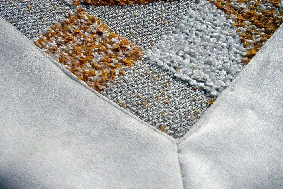Küçük resim: Bramante Satin Boucle & Suede Luxury Throw