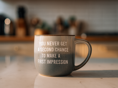 Halo-, Horn- und Primacy-Effekt: Wie der erste Eindruck unser Denken verzerrt