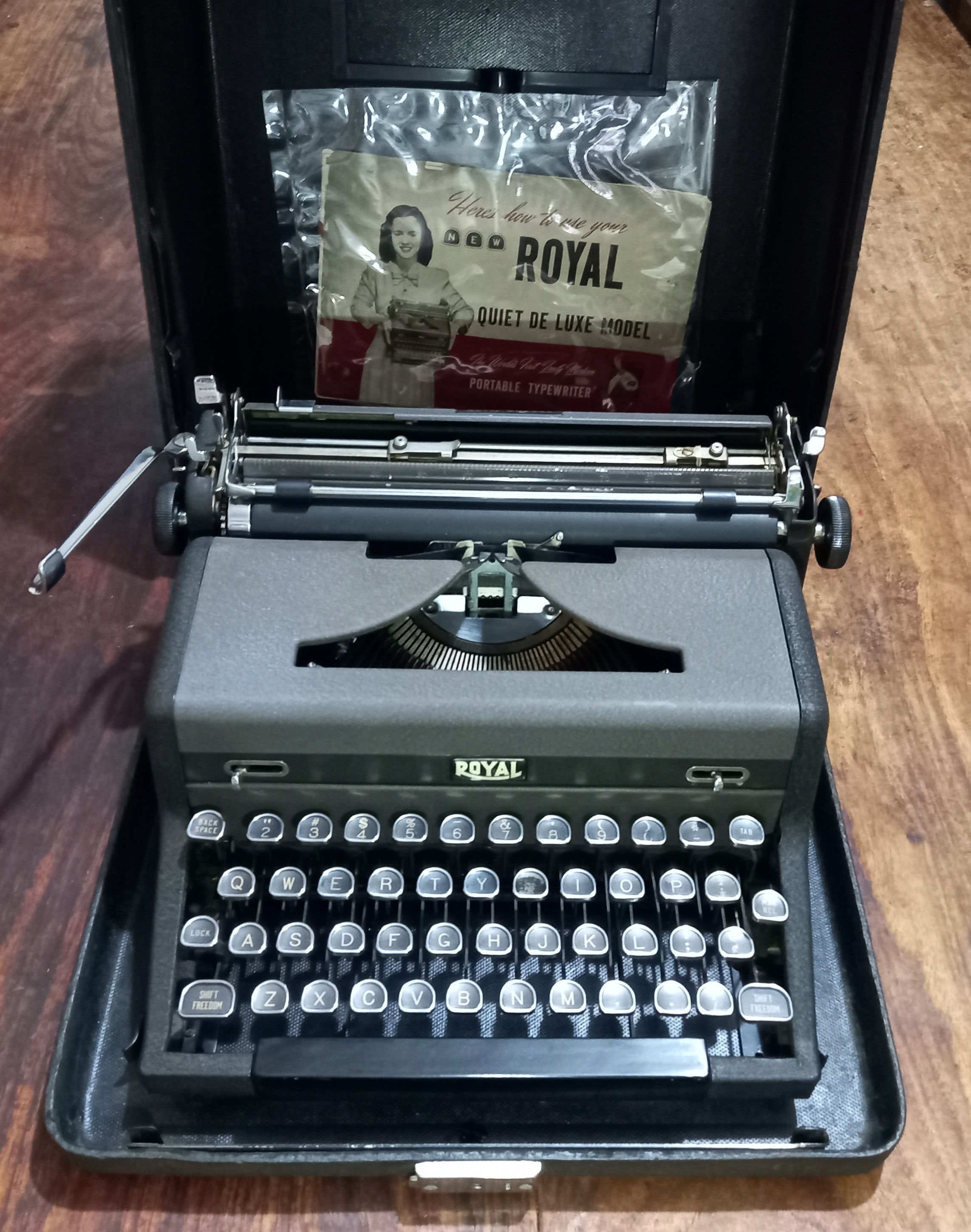Royal Quiet De Luxe (1948) Typewriter