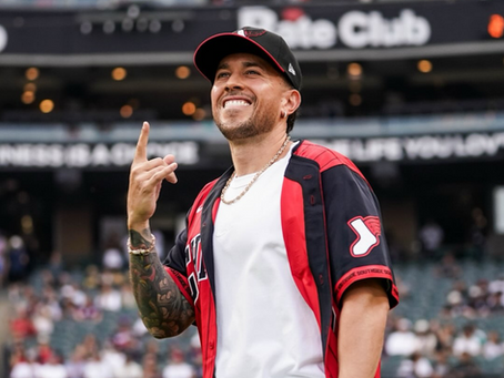 De La Ghetto hace el primer lanzamiento ceremonial en juego de los Chicago White Sox