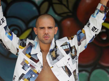 El cantante y compositor boricua
MIGUEL APOLLO invita al “Perreo en la Loseta”
El también pianista y