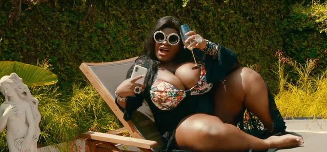 'Vou Com Tudo' - JoJo Maronttinni ostentando sua riqueza em novo clipe