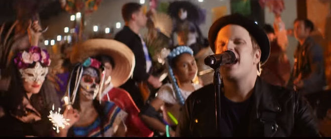 Fall Out Boy celebra o Dia dos Mortos em 'Hold Me Tight Or Don't