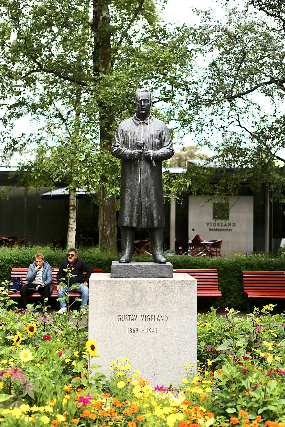 Statue des Künstlers