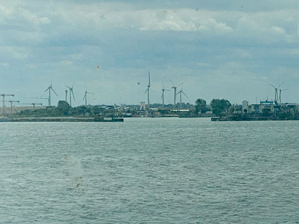 Die Hafeneinfahrt in Puttgarden