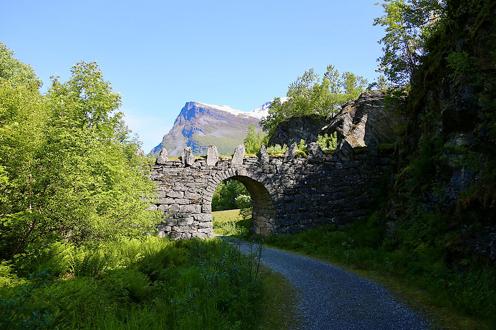 Knuten, ein Kreisviadukt aus der Bauzeit der Strasse