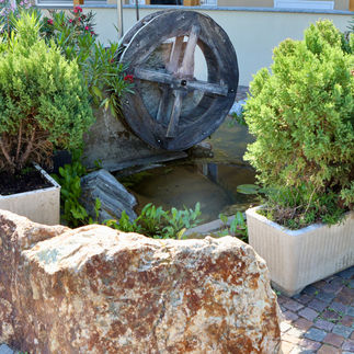 Mühlenrad vor dem Campingplatz