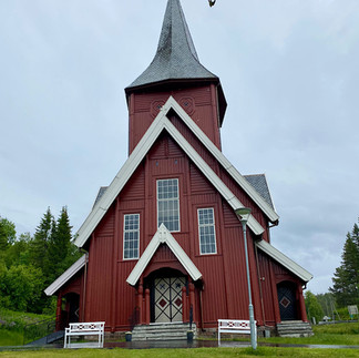 Die Seltenheit dieser Kirche ist die Höhe und die vielen Fenster