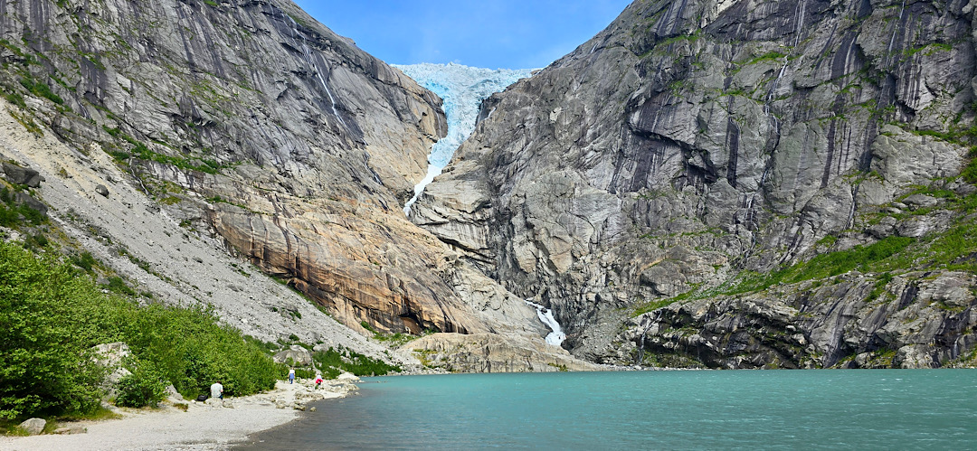 Dieser Felsblock blieb liegen als sich der Gletscher zurückzog