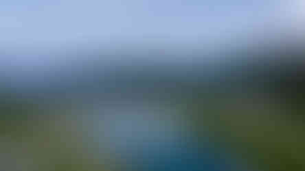 Der Altar aus Eisenbahnschwellen in der Zugkapelle