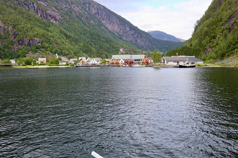 Mo, das Dorf am Ende des Fjordes
