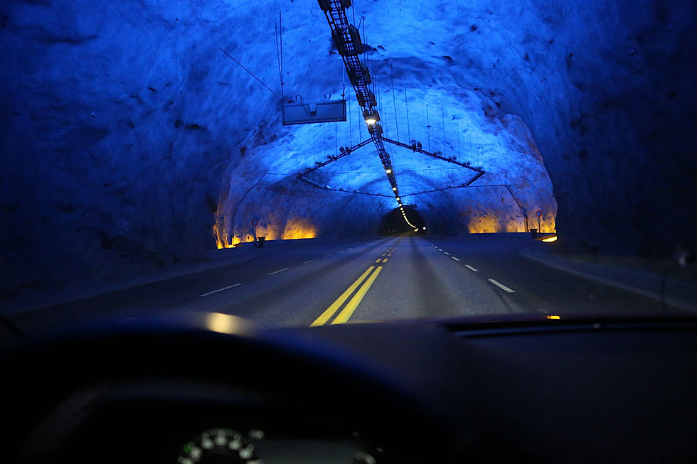 Im Lærdaltunnel gibt es drei solche beleuchtete Nischen