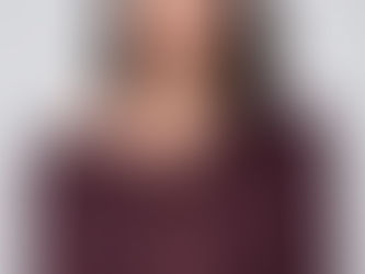 Maglia Oscalito bordeaux con bottoni satinati, maglieria green Made in Italy. Prodotto disponibile da Cossia Ortopedia, già Ortopedia Cossia.