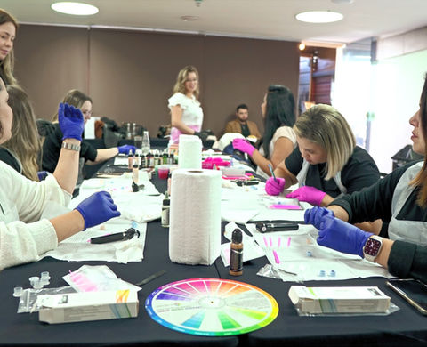 Elite Scar Camouflage Training - Paramedical Tattoo specialization for cover scar and stretch marks permanently. Work with confidence and achieve amazing results.
Exclusive technique Leticia Marcelino - Ink chemistry and advanced color theory for Medical Camouflage Tattoo
