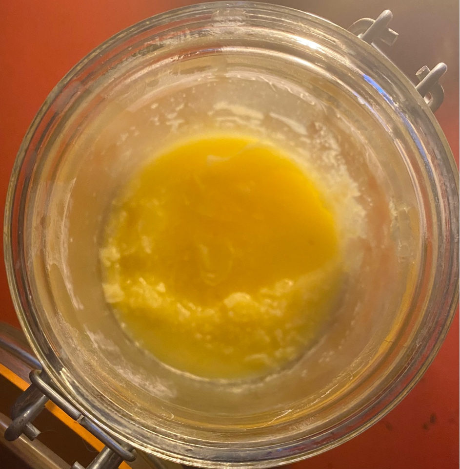 La préparation et les bienfaits de l'or de l'ayurveda le ghee