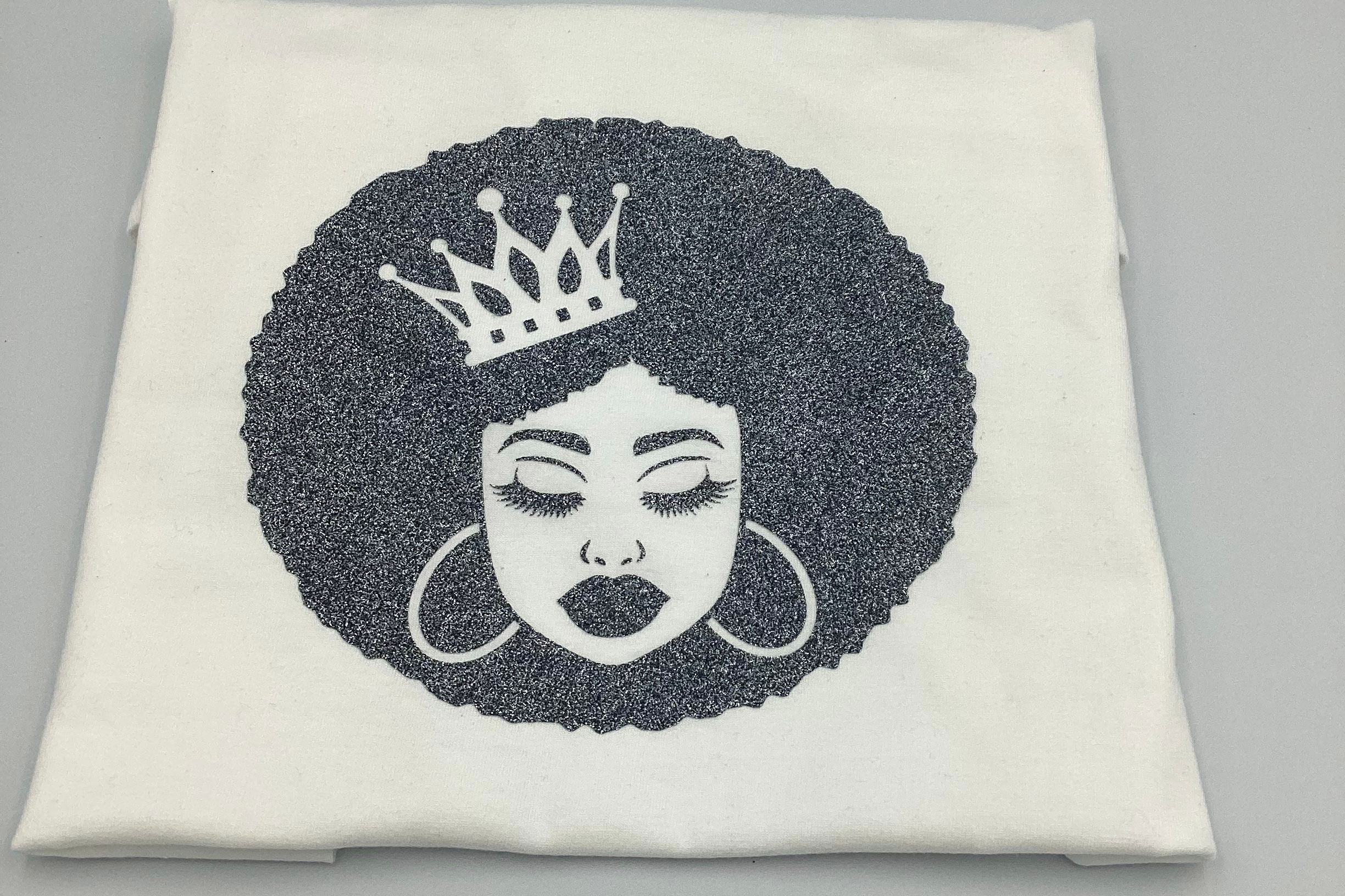 White T-shirt/dark gray glitter queen head