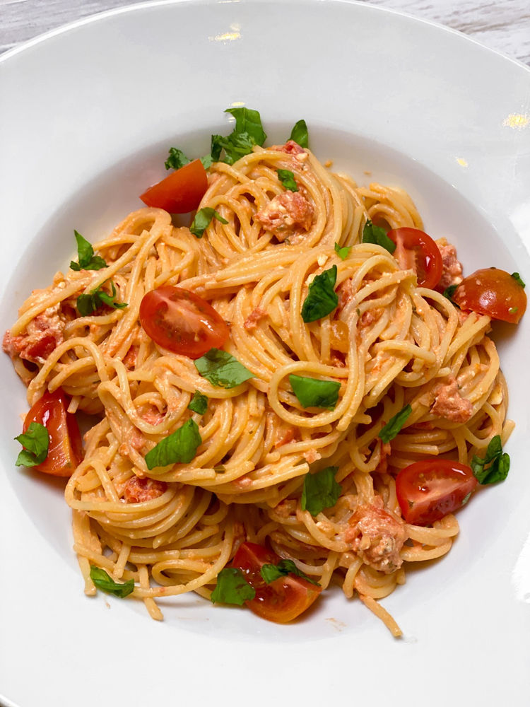 Spaghetti in TomatenFetaSoße All around family