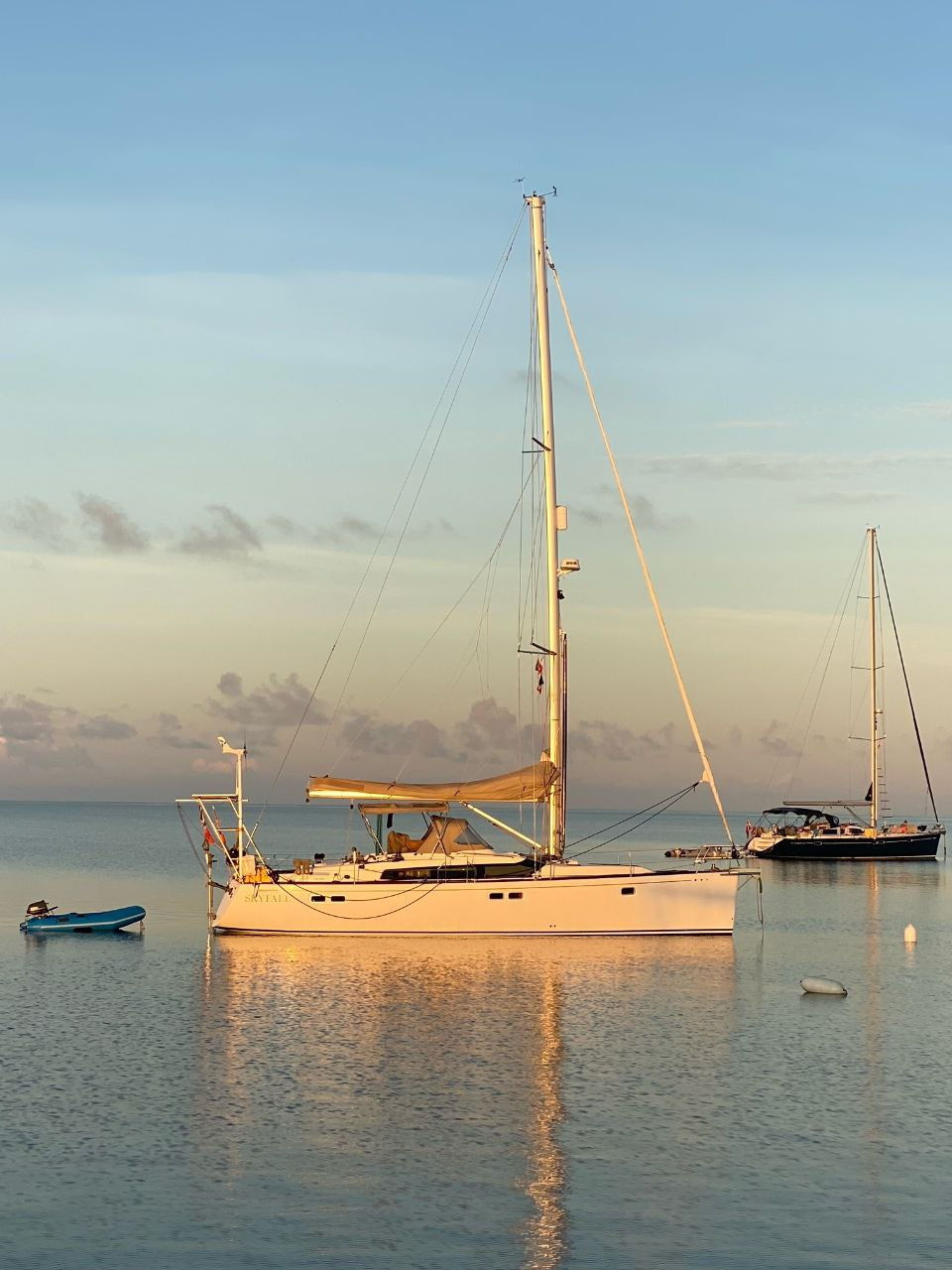 Skyfall anchored in sunst, Makemo
