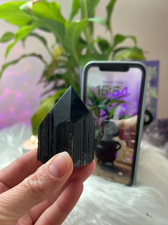 Pourquoi placer une pointe de tourmaline noire près de son bureau ou de ses écrans ?