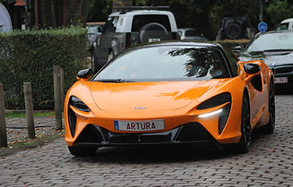 Mc Laren Artura (1).JPG