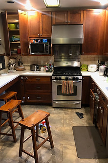 Kitchen before being cleaned