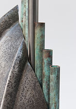 Détail sculpture contemporaine métal, acier et cuivre