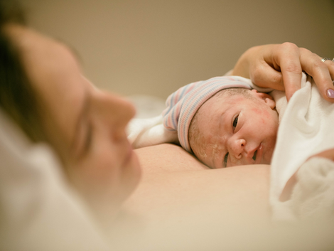 PERIOD NAKON POROĐAJA - šta je normalan oporavak, a šta znak da je potrebna pomoć