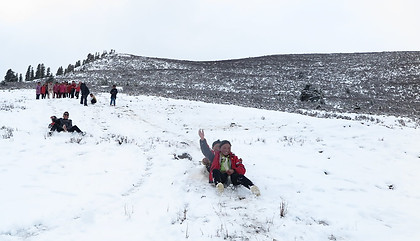 32440504_1057572777729392_13341844661212