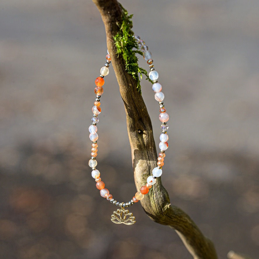 Miniaturbild: Armschmuck "Lotus im Element Feuer"