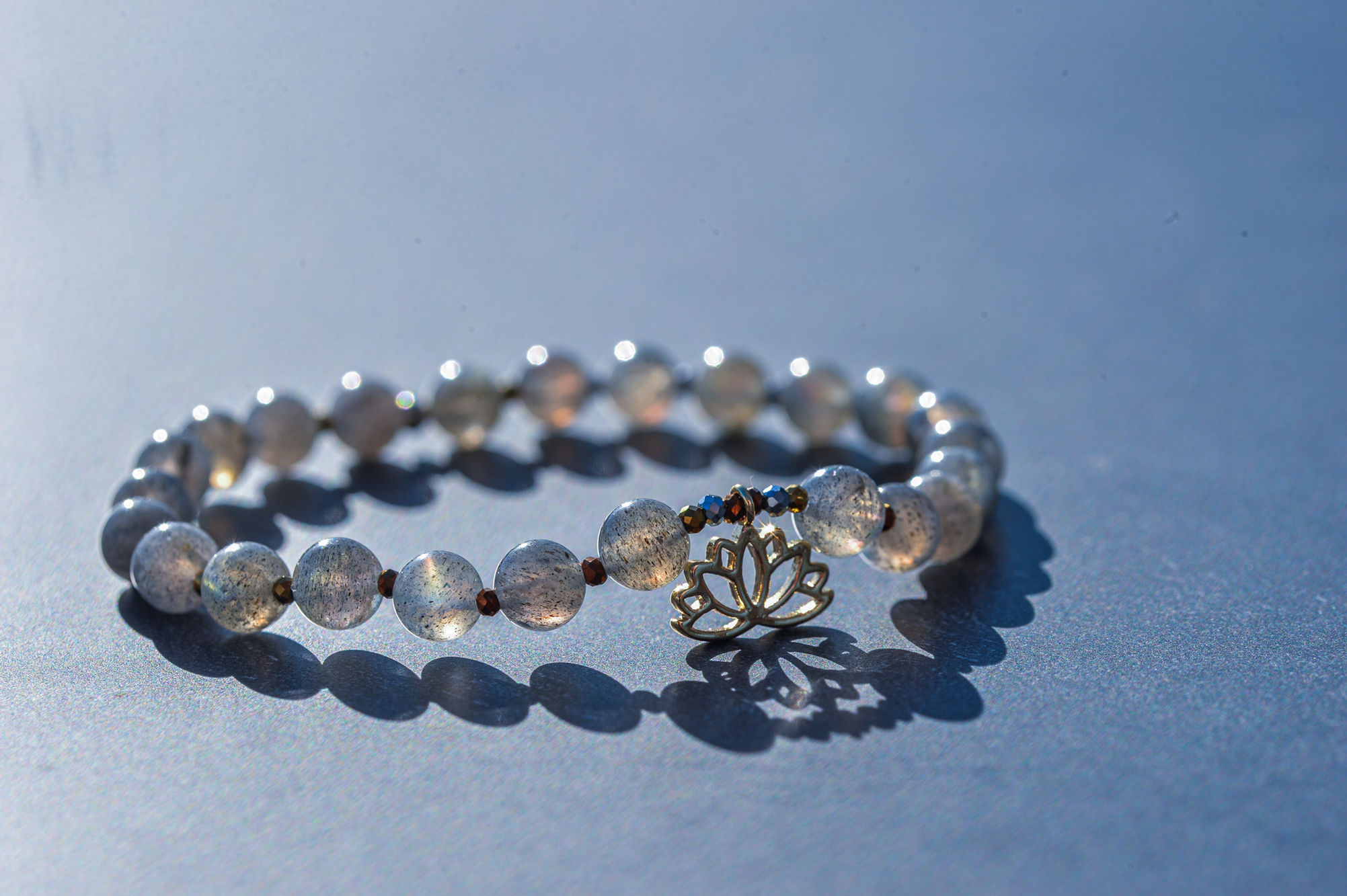 Armschmuck "Lotus im Element Metall"