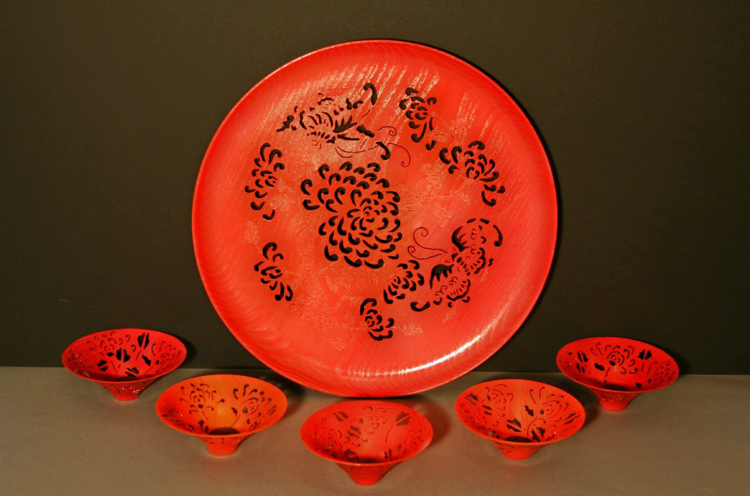 Japanese Chrysanthemum Platter and Bowls