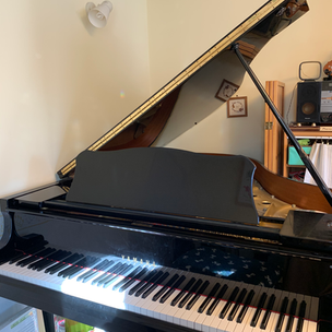グランドピアノ