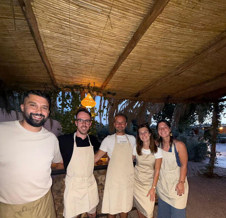 Kookworkshop groepsfoto tijdens groepsreis in Marrakesh