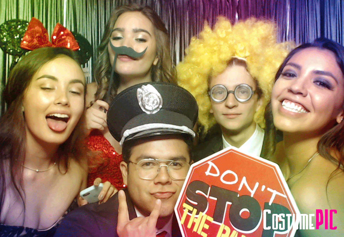Renta una cabina de fotos para graduaciones, bodas, XV años o cualquier evento