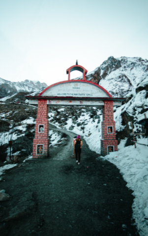 Muitos relatos apontam que a experiência no Nepal não termina quando termina o voo. | Foto: Freepik.