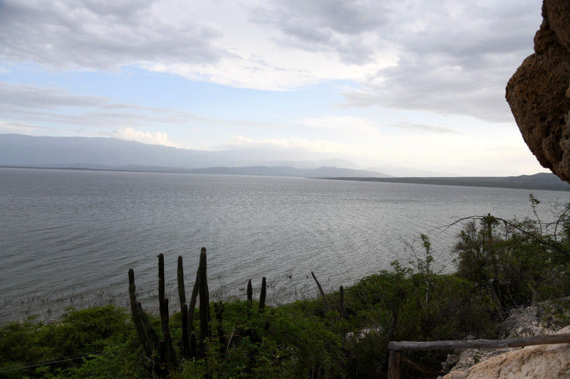 Puesta del sol observada desde las Caritas de los Indios, con la vista hacia el lago Enriquillo. José A. Maldonado
