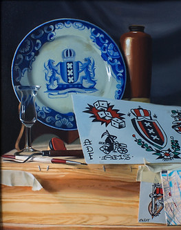 Realistic still life oil painting by Alberto De Flavis, an Amsterdam-based artist, featuring a blue-and-white Delft plate, a 