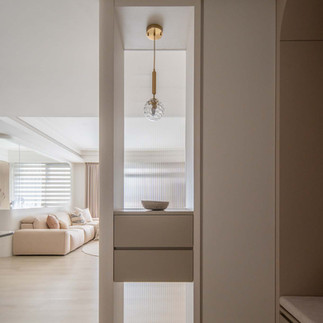 Thi công nội thất căn hộ chung cư theo phong cách Minimalism & Creamy kệ trang trí
