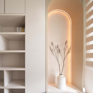 Thi công nội thất căn hộ chung cư theo phong cách Minimalism & Creamy trang trí đầu giường ngủ