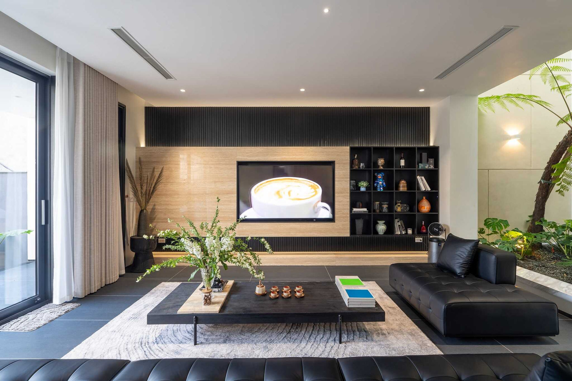 Sofa kệ tivi phòng khách nhà chị Loan Nguyễn