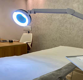 Iluminação apropriada em consultório God'ins