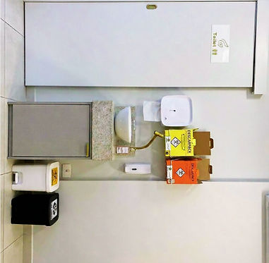demonstração dos itens essenciais de biossegurança God'ins Coworking