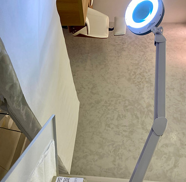 Iluminação apropriada em consultório God'ins