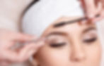 Augenbrauen und Wimpern