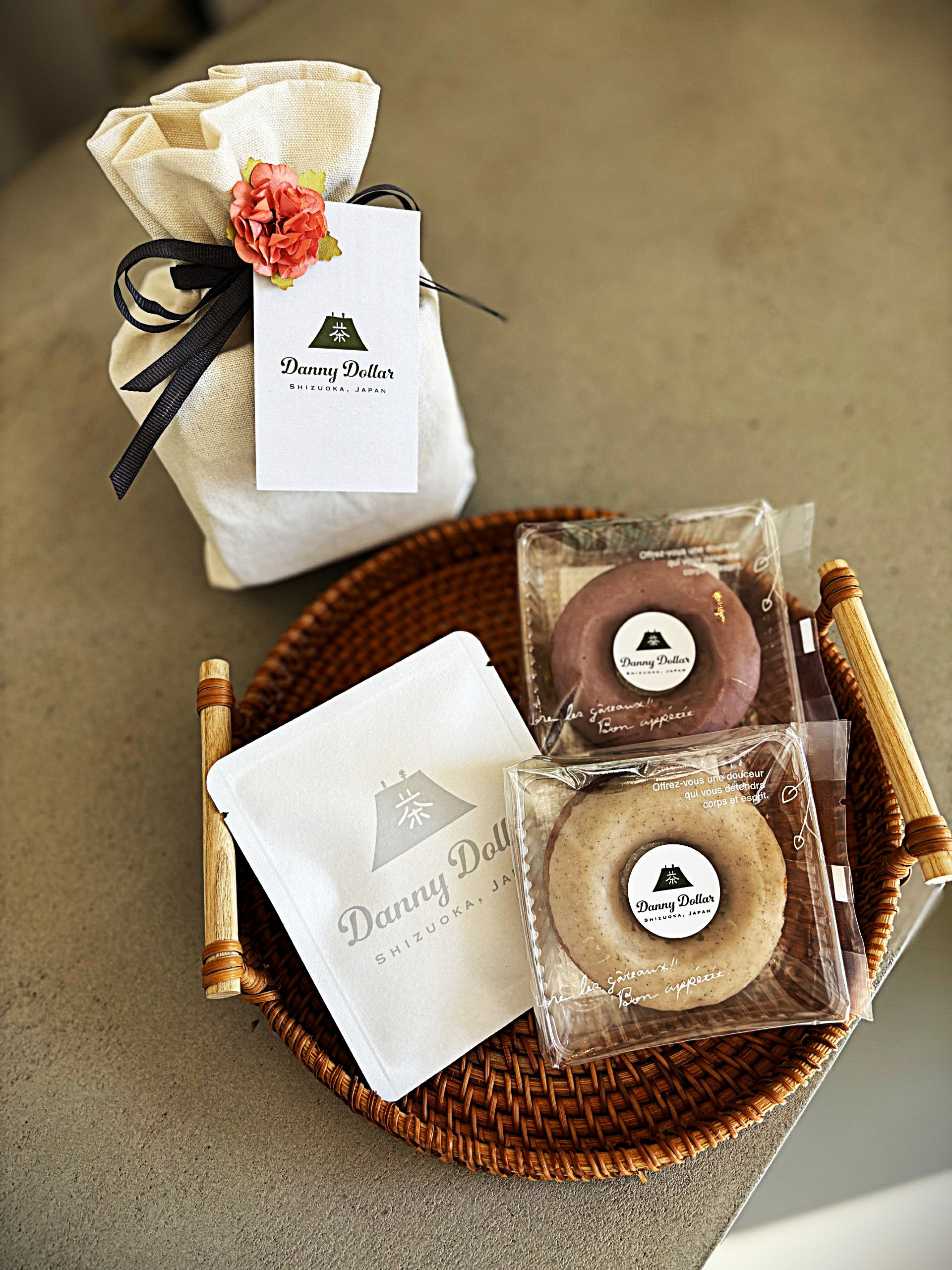 <プレゼントラッピング>深蒸し茶(TB2個入)1袋+焼きドーナツ2種 各1個