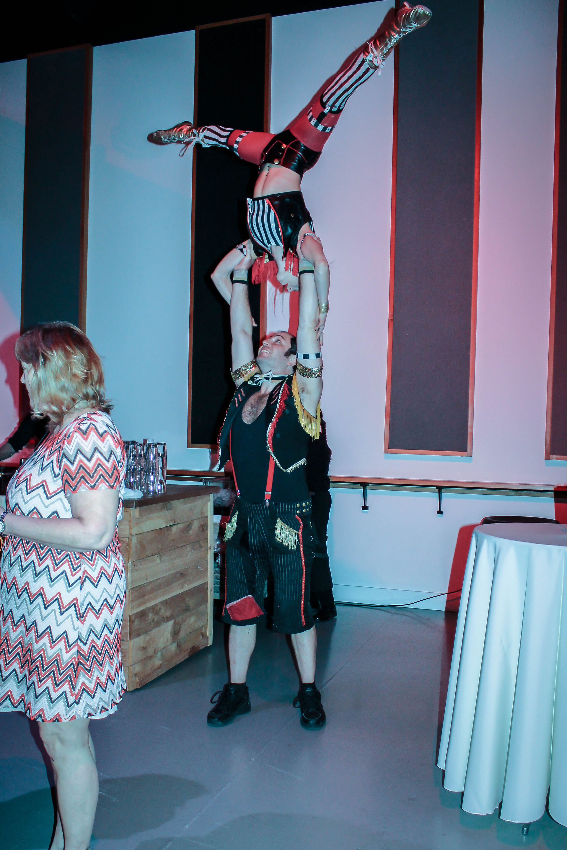 stilt walkers and circus performers with Earth Fairy Entertainment in Portland Oregon, juggler, magician (3)