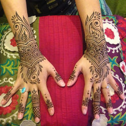 henna by Erika Ryn with Earth Fairy Entertainment in Portland Oregon, maternity, hand, feet, unique,