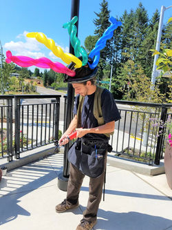balloon twister with Earth Fairy Entertainment in Portland Oregon, professional corporate entertaine