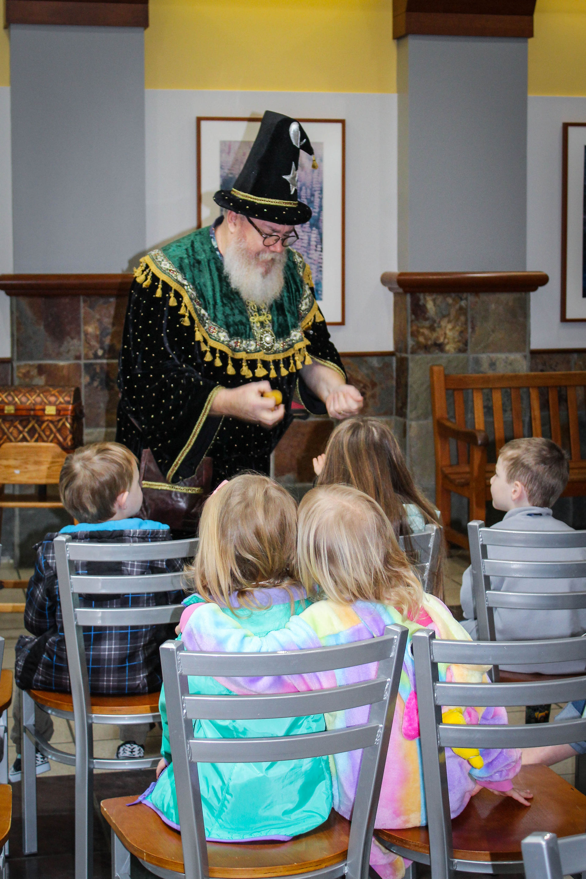 Magician and staged show in Portland Ore